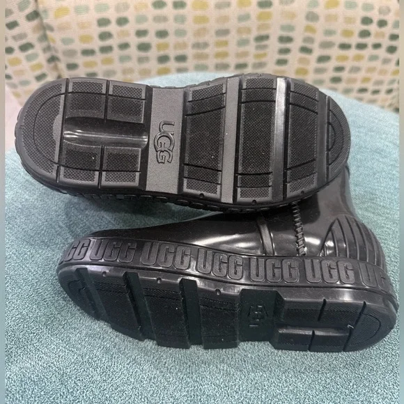 UGG Plush - Picture 6 of 9